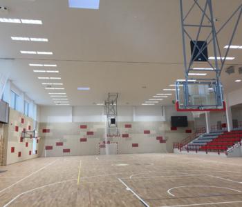 Sportovní haly, tělocvičny, stadiony